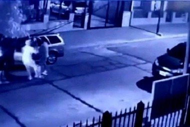 Le robaron el auto: estaba con su familia, lo pusieron de rodillas y simularon fusilarlo