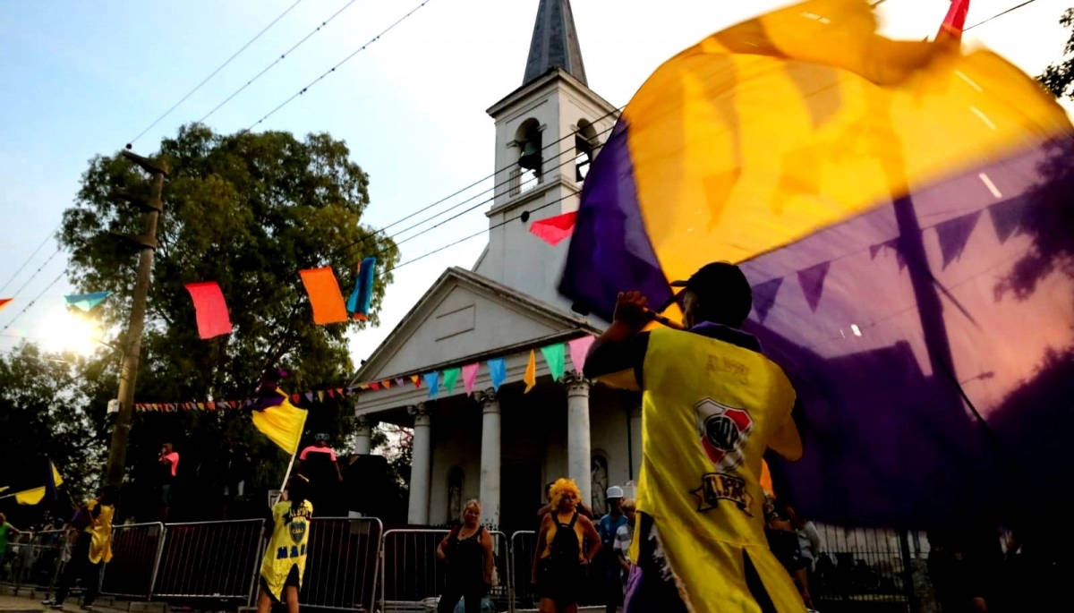 Empezaron los festejos: disfraces, murgas y colores en Almirante Brown