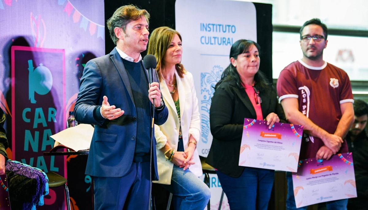 Junto a Saintout, Kicillof reconoció los proyectos de murgas y comparsas en La Plata
