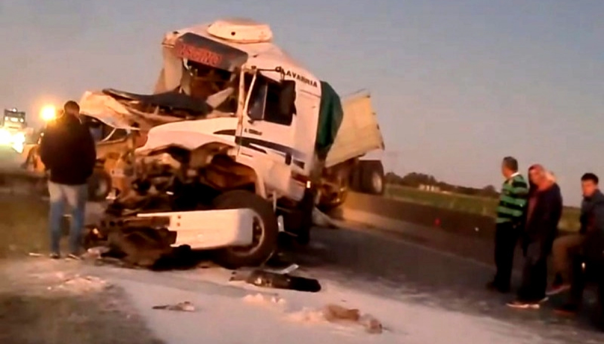 Olavarría: terrible choque entre camiones en la Ruta Nacional 226