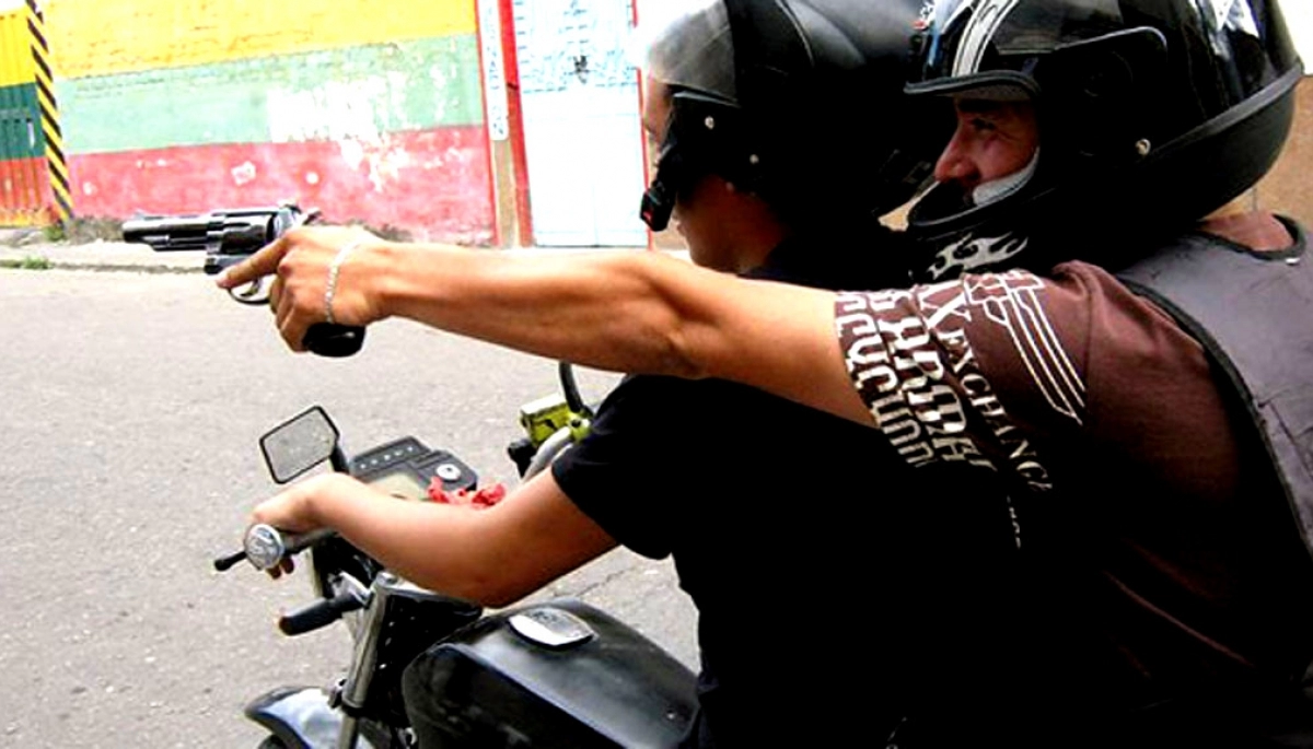 Fuga y persecución: Policías de la Ciudad detuvieron a motochorros en el centro porteño