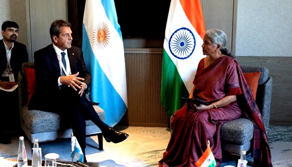 Massa se reunió con la ministra de Finanzas de la India en Bengaluru