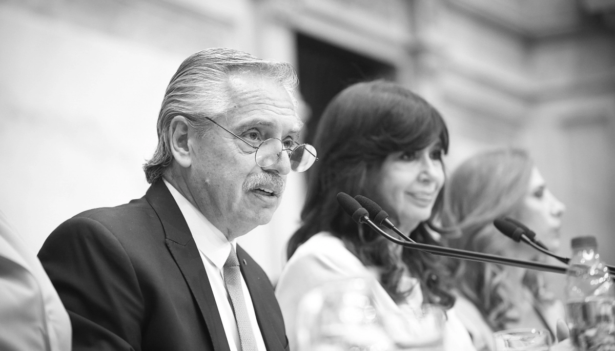Clima tenso: insultos de un diputado opositor y canticos pidiendo la “reelección” de Alberto Fernández