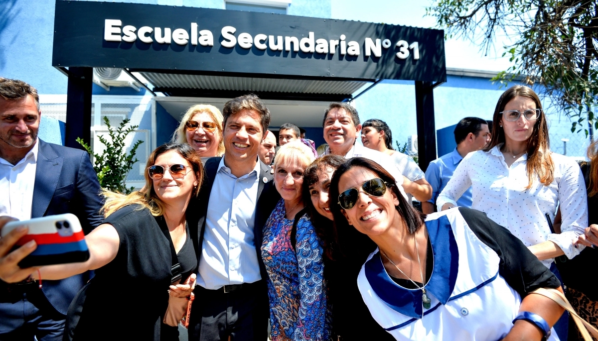 Kicillof en compañía de Achaval y Sileoni inauguró un nuevo edificio educativo en Pilar