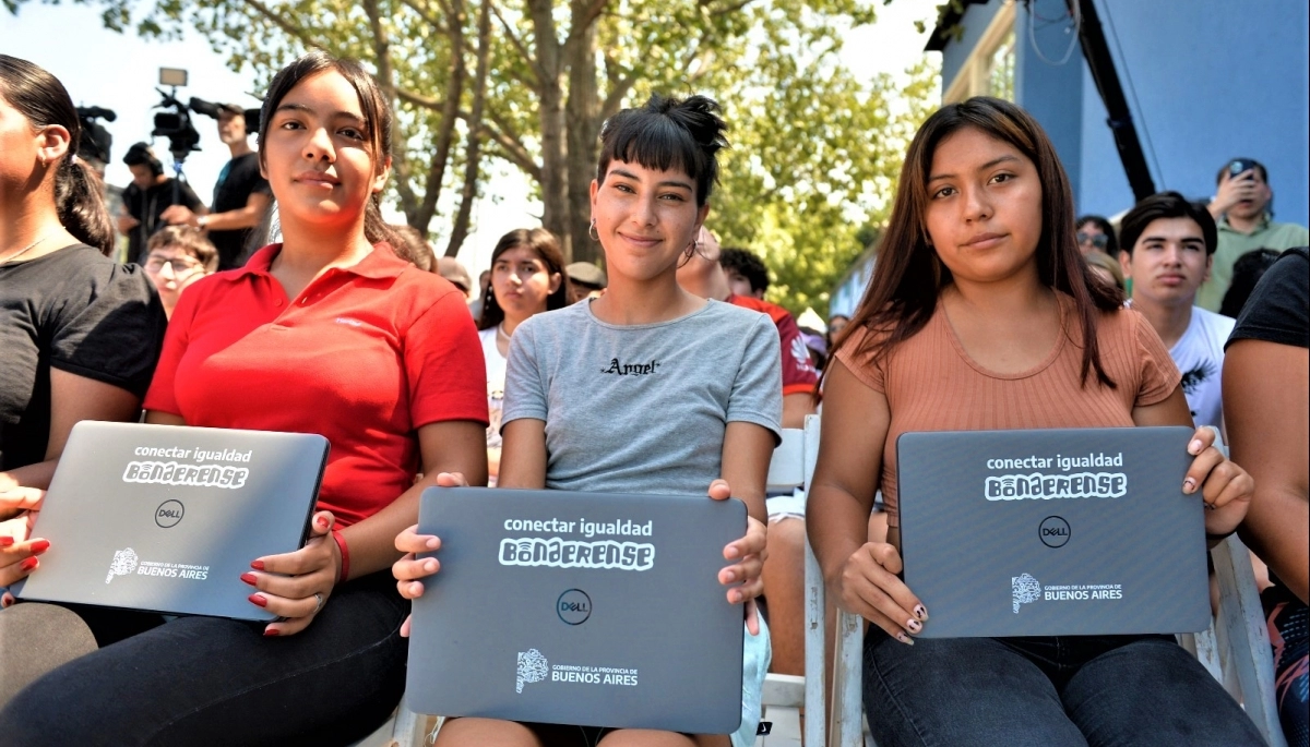 Provincia distribuirá cerca de 300 mil computadoras para estudiantes secundarios