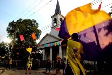 Empezaron los festejos: disfraces, murgas y colores en Almirante Brown