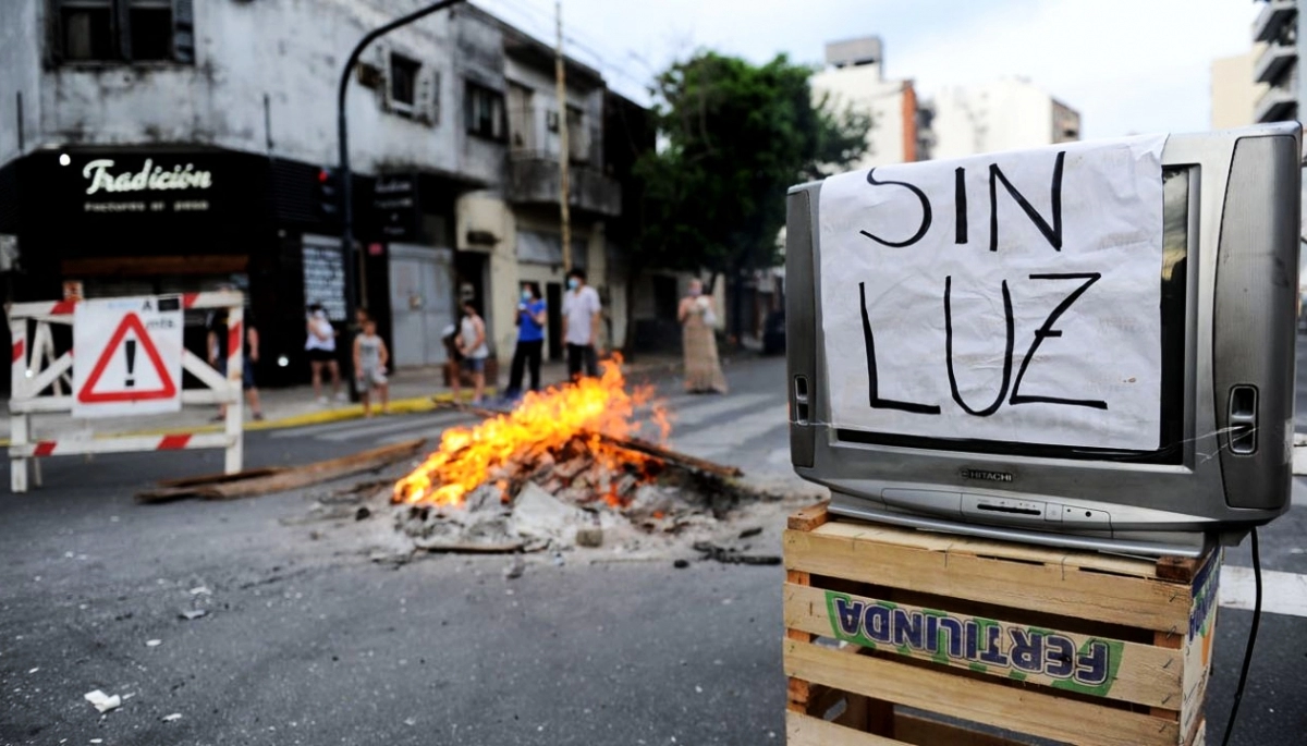 El Gobierno denunciará a Edesur y distintos municipios bonaerenses siguieron sus pasos