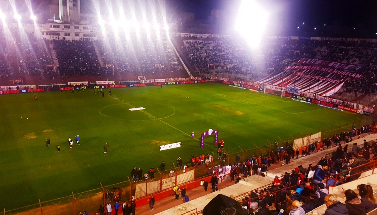 No pudo cambiar de pasión: prófugo de la Justicia jujeña, cayó en cancha de Huracán