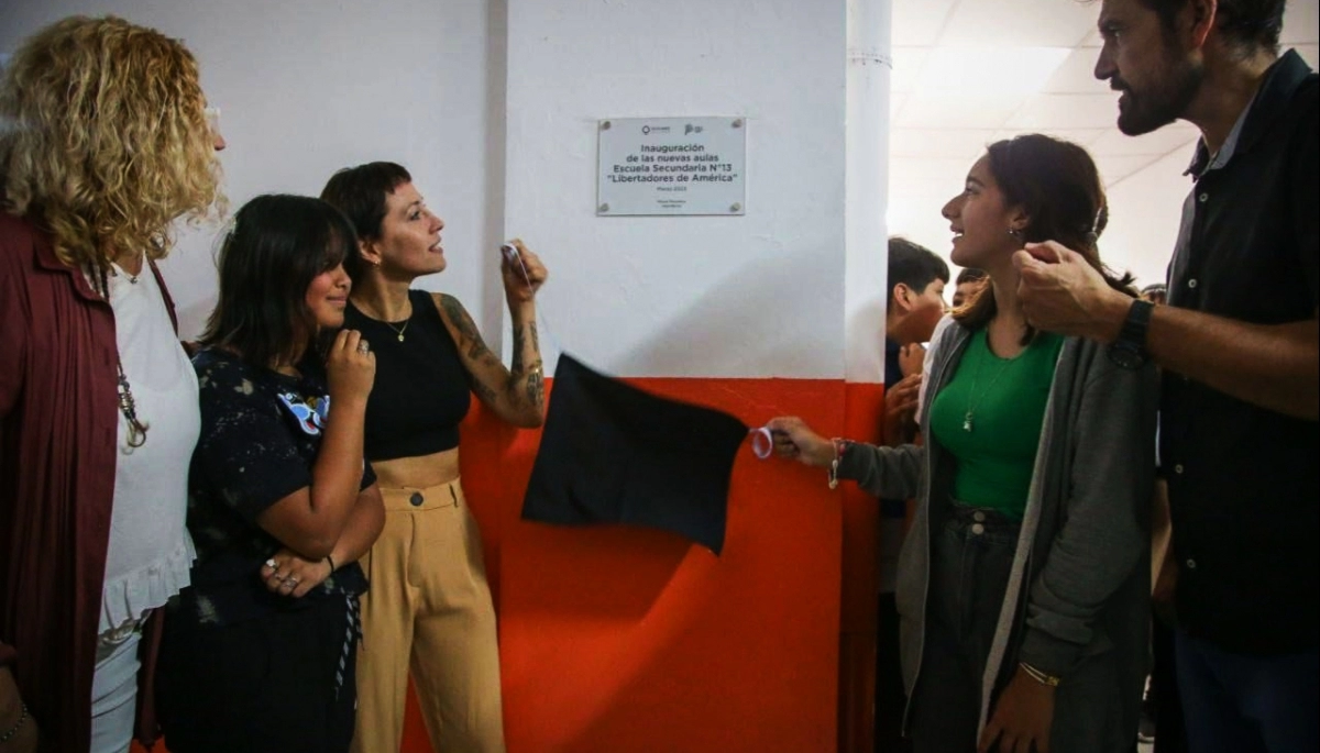 “Conectar Igualdad”: Mayra Mendoza entregó 137 computadoras para estudiantes de Quilmes