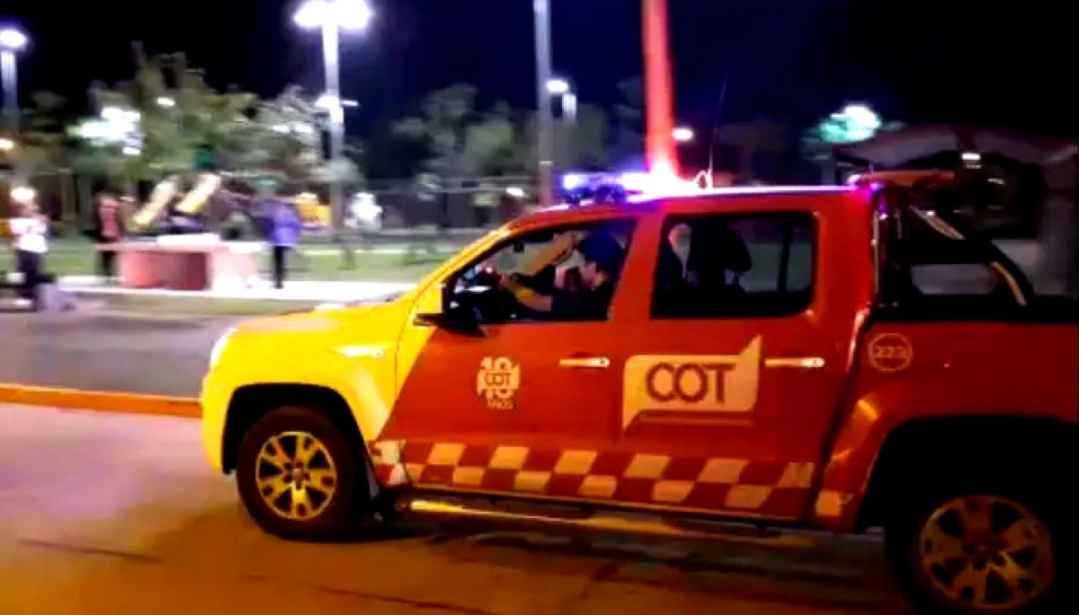 Móviles del COT detuvieron a dos ladrones de motos luego de una impactante persecución