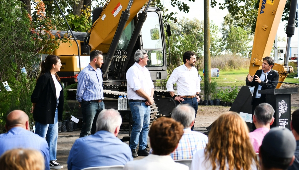 Kicillof visitó Veinticinco de Mayo y anunció el cierre del basural a cielo abierto