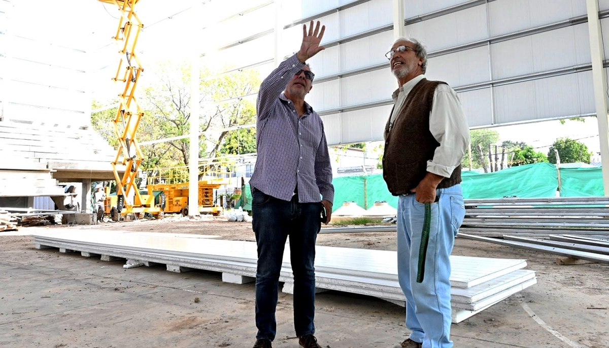 Julio Zamora supervisó las obras del nuevo micro estadio de Benavidez