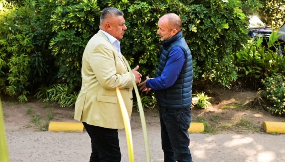 Con ministros, legisladores e intendentes, Insaurralde se reunió con Chiqui Tapia