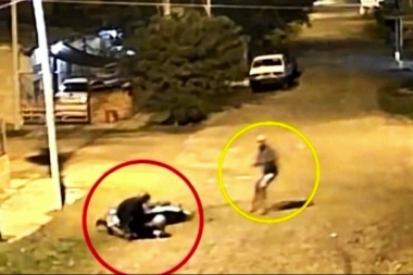La Matanza: harto de la inseguridad, un hombre echó a motochorros con un secador de piso