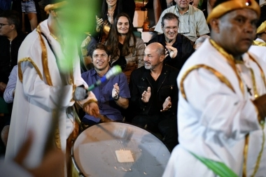 Kicillof y Secco estuvieron juntos en el cierre del carnaval de Ensenada