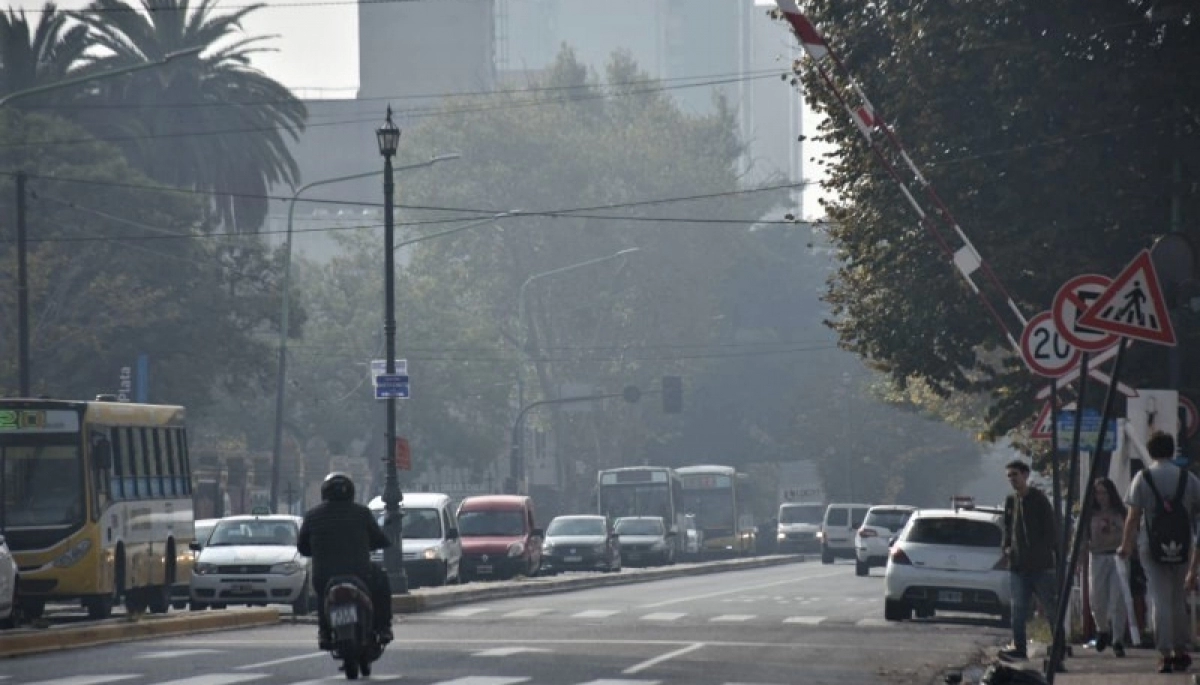 De dónde viene el humo que cubrió CABA, La Plata y parte del Conurbano
