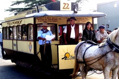 Destinos bonaerenses: gastronomía criolla y vehículos antiguos en Brandsen y Saladillo