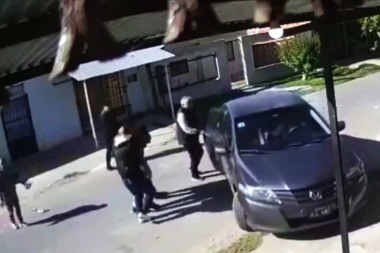 Motochorros atacaron a la novia, la defendió y lo balearon en el pecho