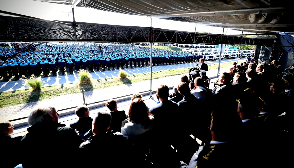 Kicillof prometió aumentos a las horas Cores en un acto de egreso de policías bonaerenses