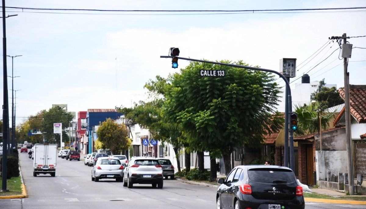 La “onda verde” llegó a La Plata: entre qué calles están habilitados los sistemas