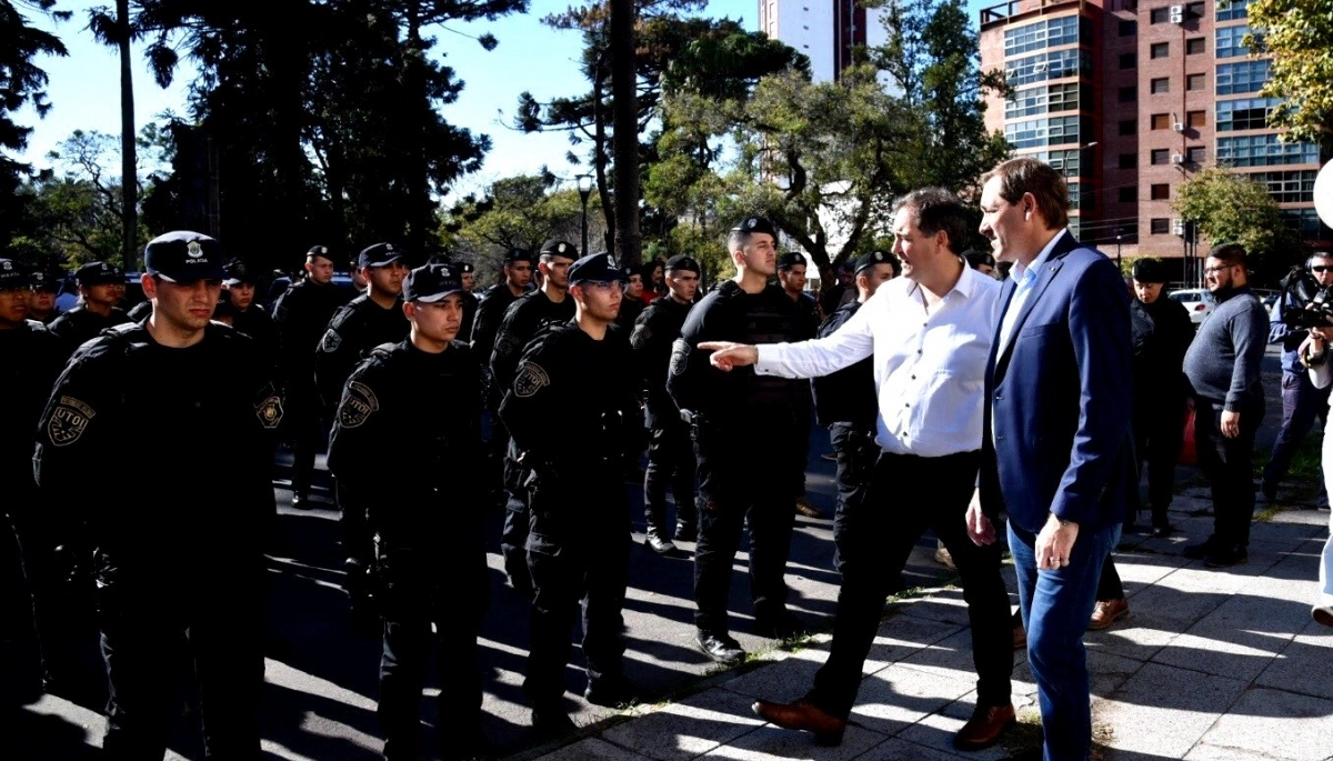 Encuentro de candidatos: Alak y Garro se reunieron para presentar a la nueva policía barrial