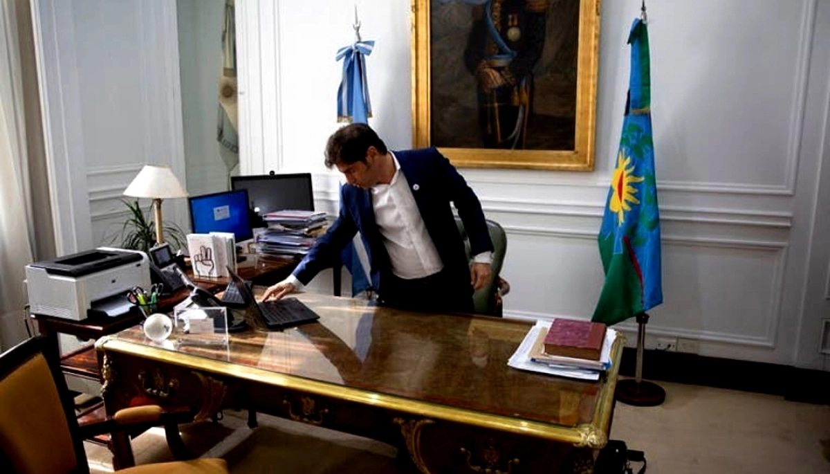 TikTok con humor y color: Kicillof mostró su despacho en la Gobernación bonaerense