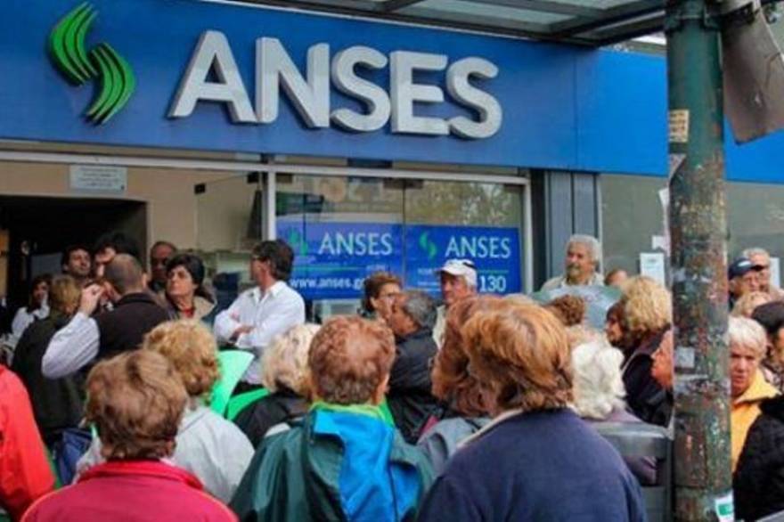Trabajadores de ANSES realizan un paro tras suicidio de jubilado en Mar del Plata