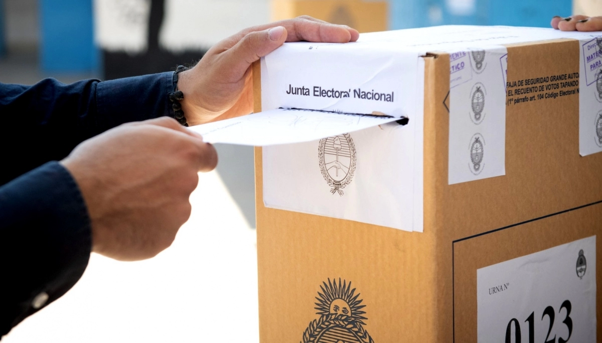 Una encuesta señala que Juntos por el Cambio pierde intención de voto y asciende Milei