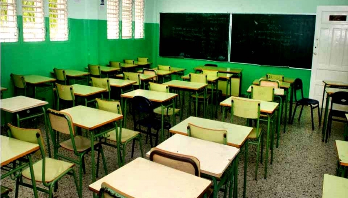 “Sale verde”: denunciaron agua contaminada en un colegio de La Plata