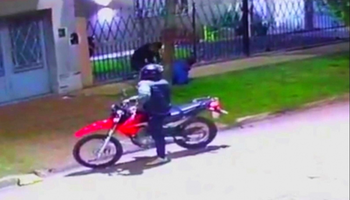 Corrió por su vida: motochorros persiguieron a un joven y le robaron con una picana