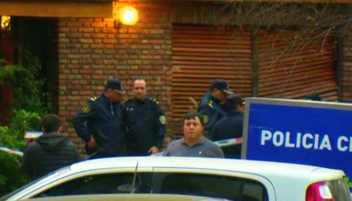 Escruche sangriento: se resistió y lo mataron con un tiro en la cabeza, la esposa lucha por su vida