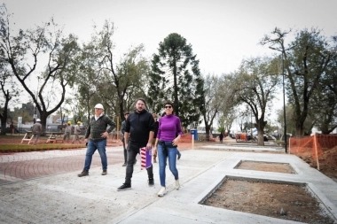 Mayra Mendoza supervisó la puesta en valor de la plaza “Islas Malvinas” de Villa La Florida