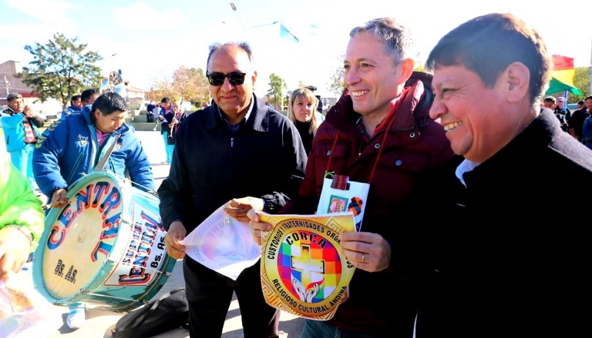 Gray participó del festival “Esteban Echeverría festeja Bolivia” y festejó la cultura boliviana