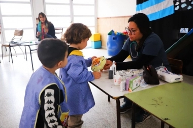 Esteban Echeverría llevó a cabo el programa “Vamos a la Veterinaria” en un Jardín de Infantes