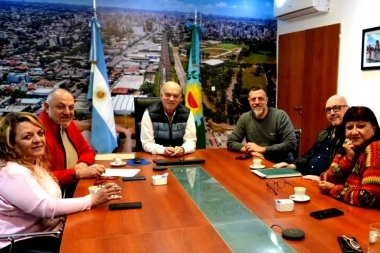 Grindetti y Kravetz firmaron un 26% de aumento para los municipales de Lanús
