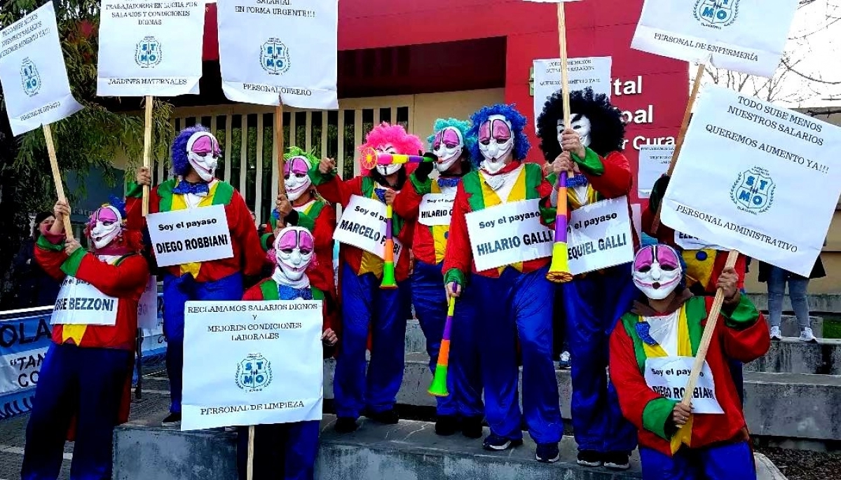 En Olavarría, trabajadores municipales adoptaron una llamativa forma de protesta
