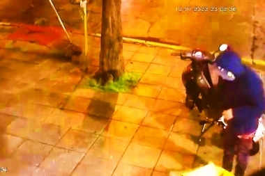 Otro que perdió el laburo: con la modalidad piraña le sacaron la moto a un delivery