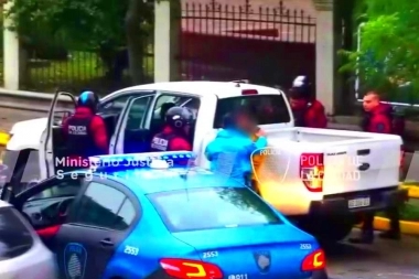 ¿Dónde vive? Fue al kiosco en Plaza San Martín y dejó la Ranger encendida, cuando volvió no la encontró