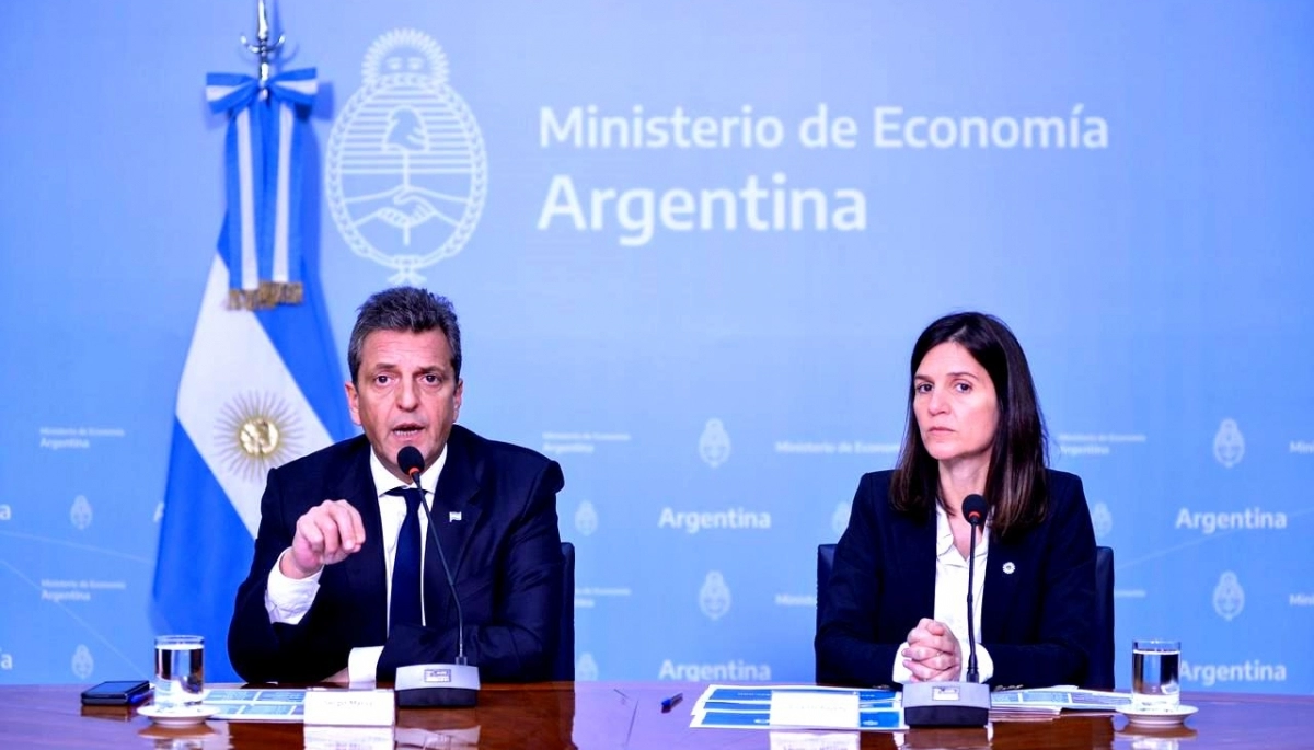 Massa y Raverta anunciaron un aumento a jubilados por movilidad y bono mensual hasta fin de año