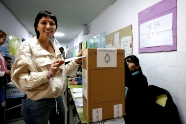 Mayra Mendoza votó en Quilmes y pidió a los ciudadanos que lo hagan “con amor y memoria”