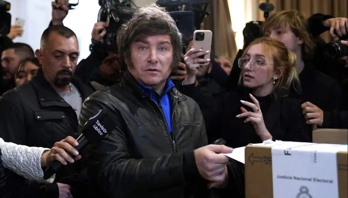 Así votó Milei en CABA: “Cada vez que los políticos hacen trampa lo paga la gente”