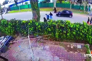 Maleducados: adolescentes armados les robaron a siete chicos cuando salieron de la escuela