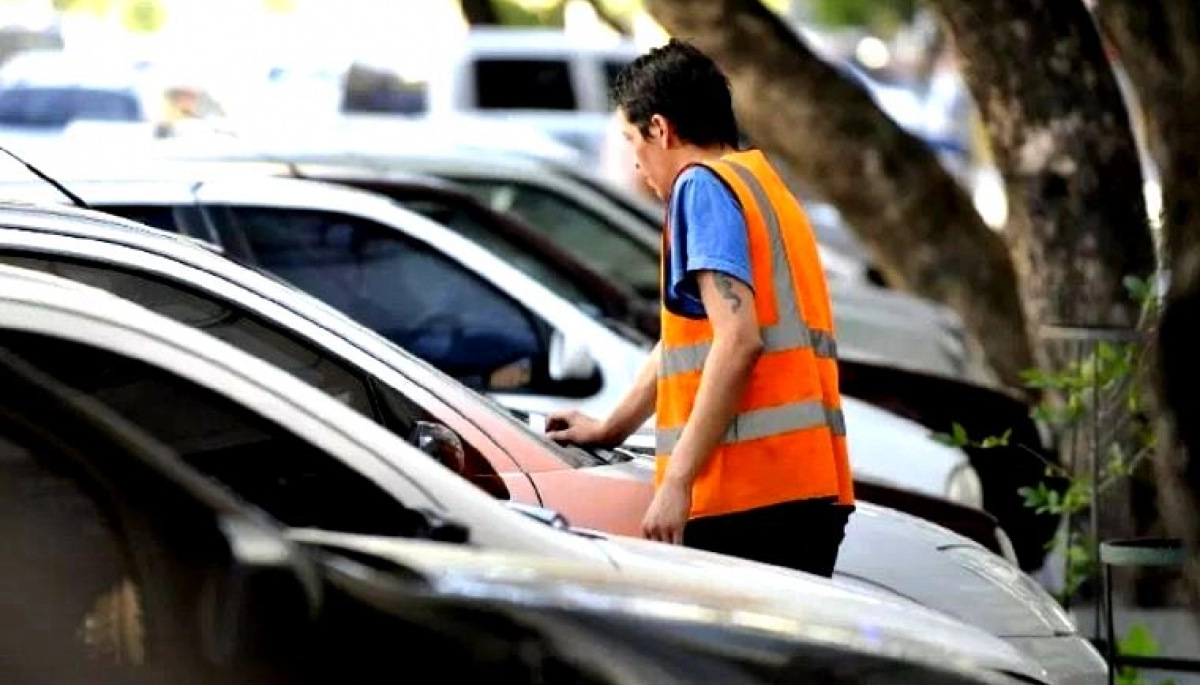 En Pergamino prohibieron la actividad de “trapitos” y lavacoches en toda la ciudad