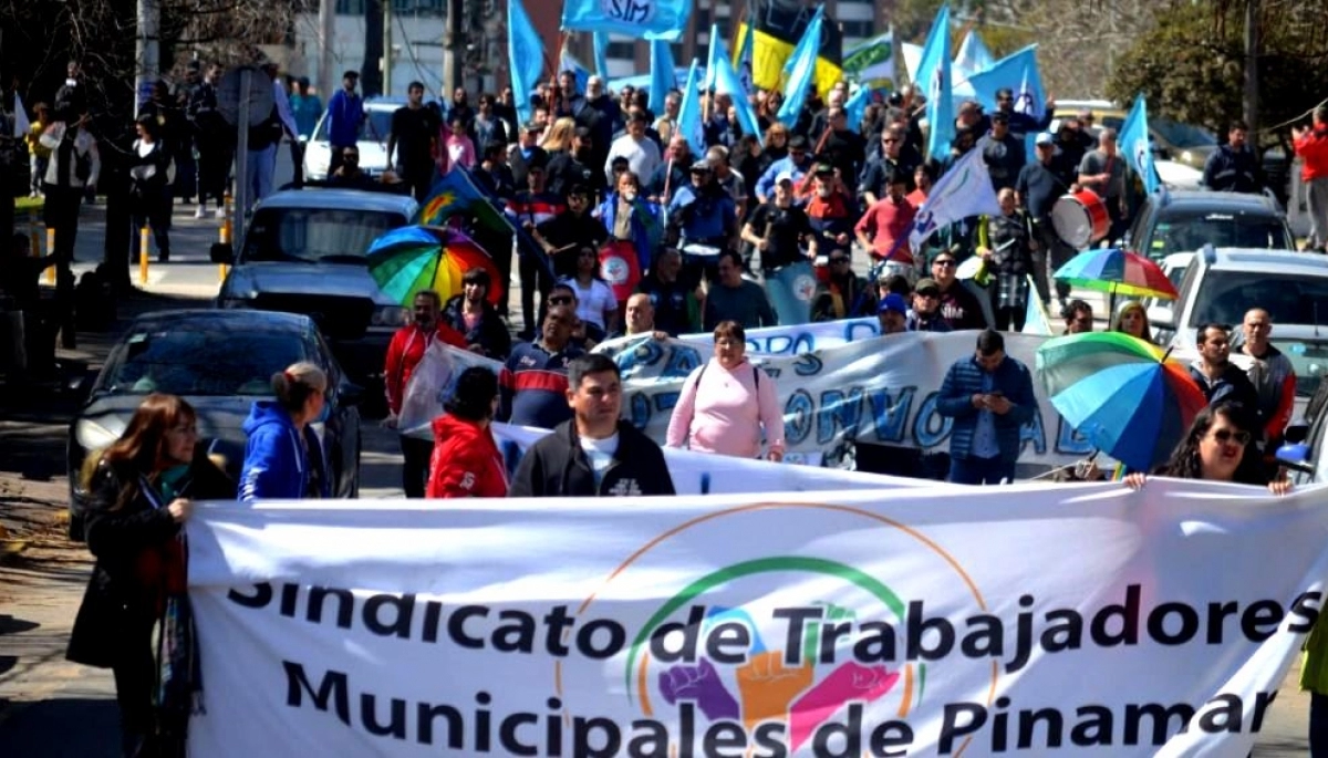 Un reclamo de trabajadores municipales paraliza la campaña electoral en Pinamar
