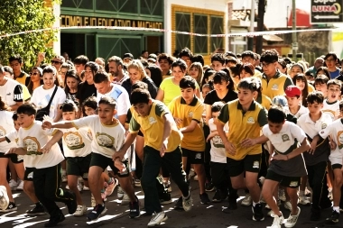 Con Gray presente, se realizó la 8º correcaminata en Esteban Echeverría