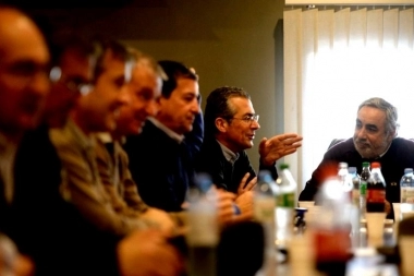 Intendentes radicales, entre la negativa a Milei y el futuro en Juntos por el Cambio