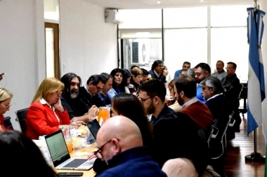 Docentes bonaerenses rechazaron la propuesta salarial de Kicillof: pasaron a cuarto intermedio