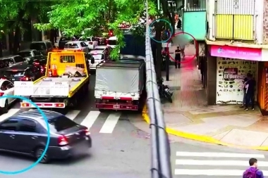 Increíble persecución para detener a dos jóvenes arrebatadores