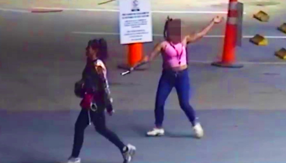 Sin el glamour de Barbie: detuvieron a dos mujeres que asaltaron a un hombre en una estación de servicio