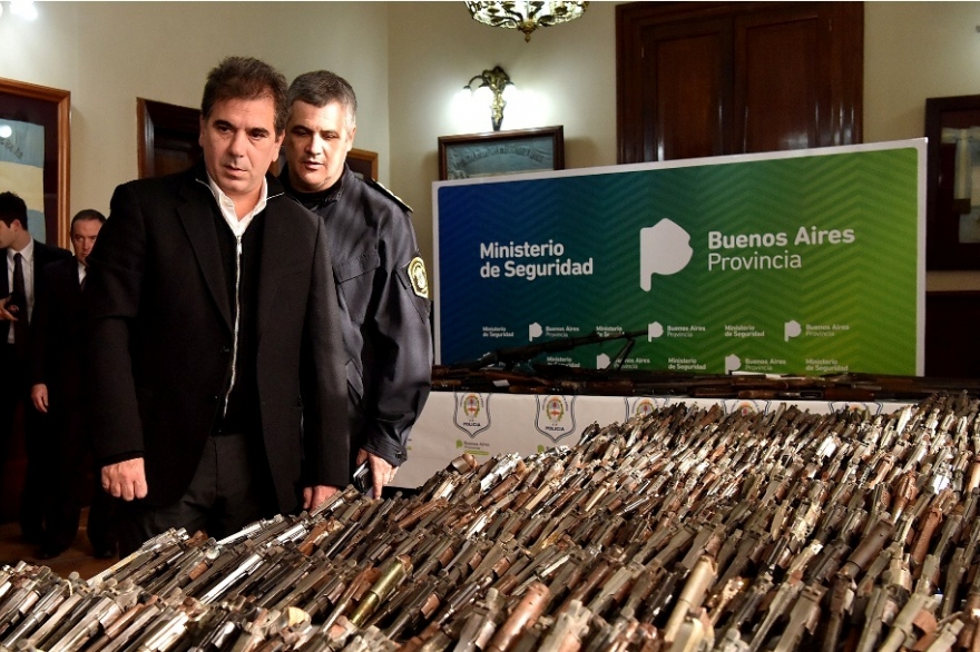 Ritondo presentó para su destrucción 20 mil armas de guerra que secuestraron a civiles